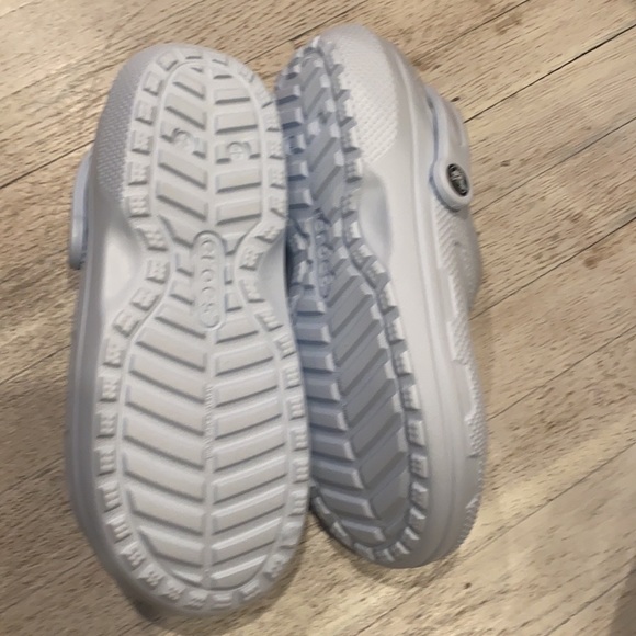 Blue Crocs with Jibbitz  Fur lining Nic toasty & warm size 8 nwot… - Picture 9 of 11